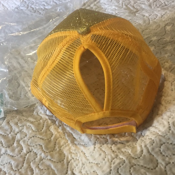 Sparkly ponytail hat - Picture 2 of 5